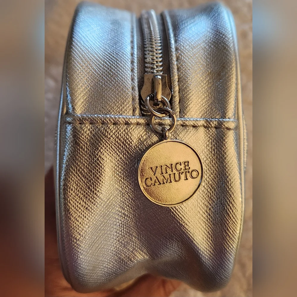Vince Camuto Medallion Cosmetic Pouch/Clutch in Silver NWOT SALE 🤑🤑🤑🤑🤑🤑 - Picture 7 of 16
